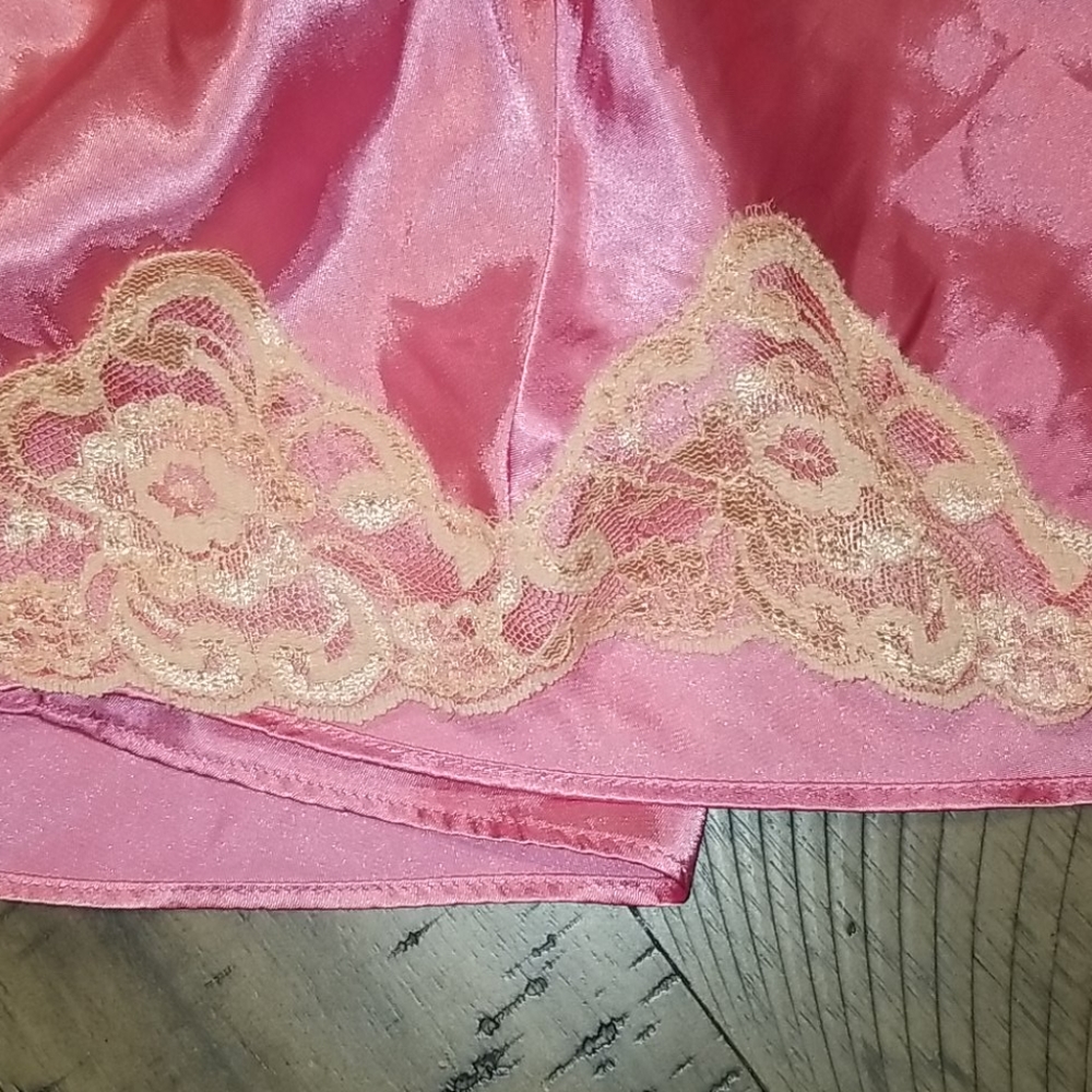 Bisou Bisou silky lounge shorts. - Picture 4 of 7